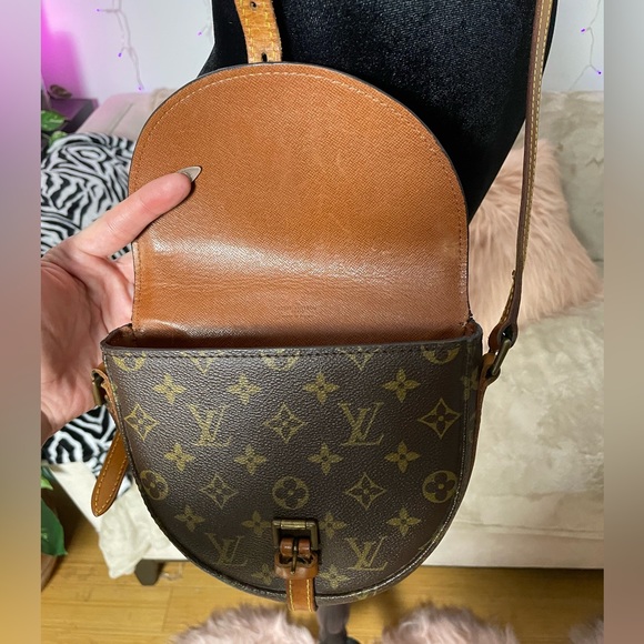 Louis Vuitton Chantilly crossbody bag - Picture 10 of 14